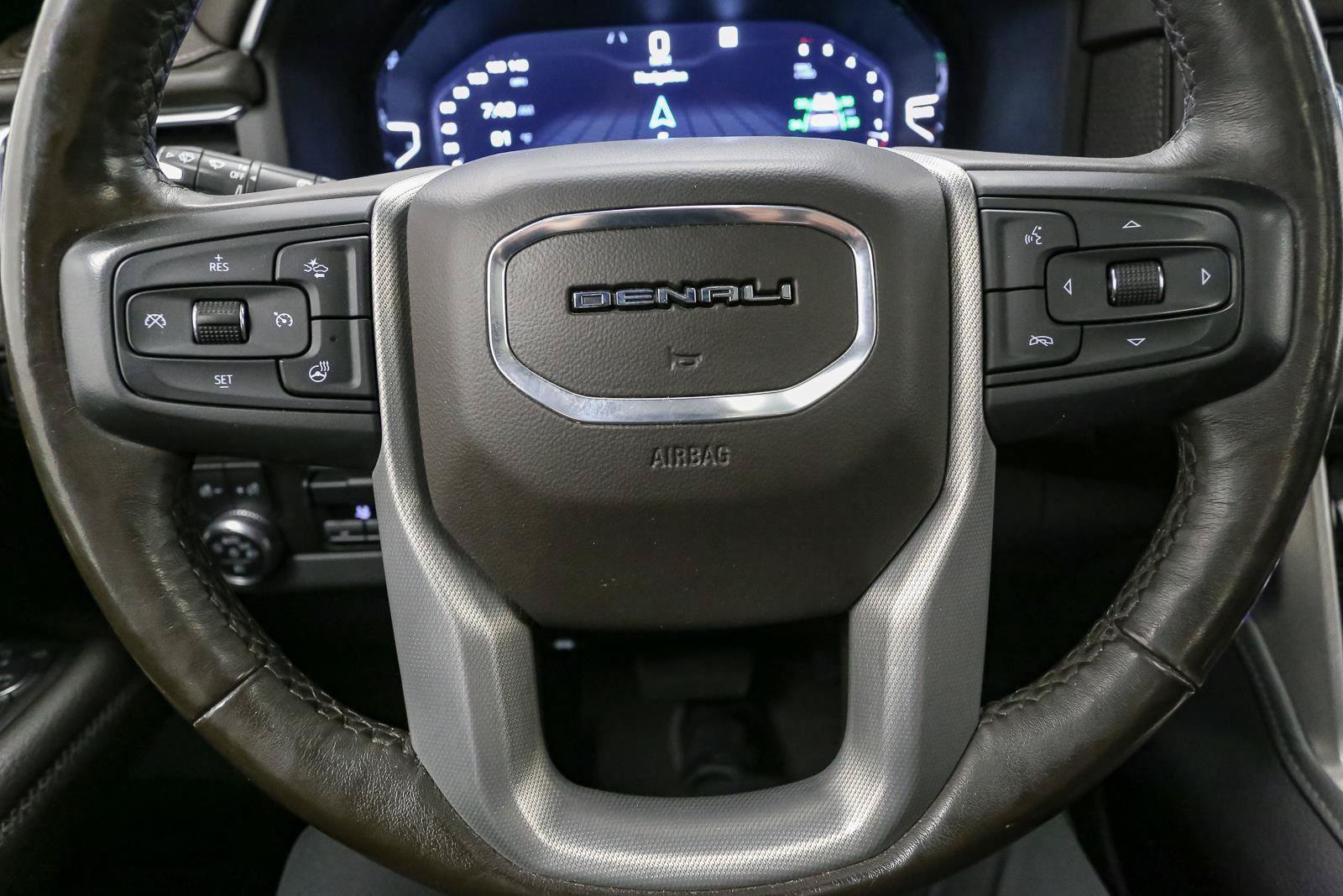 Used 2022 GMC Yukon Denali w/ Denali Premium Package AWD/4WD image 40