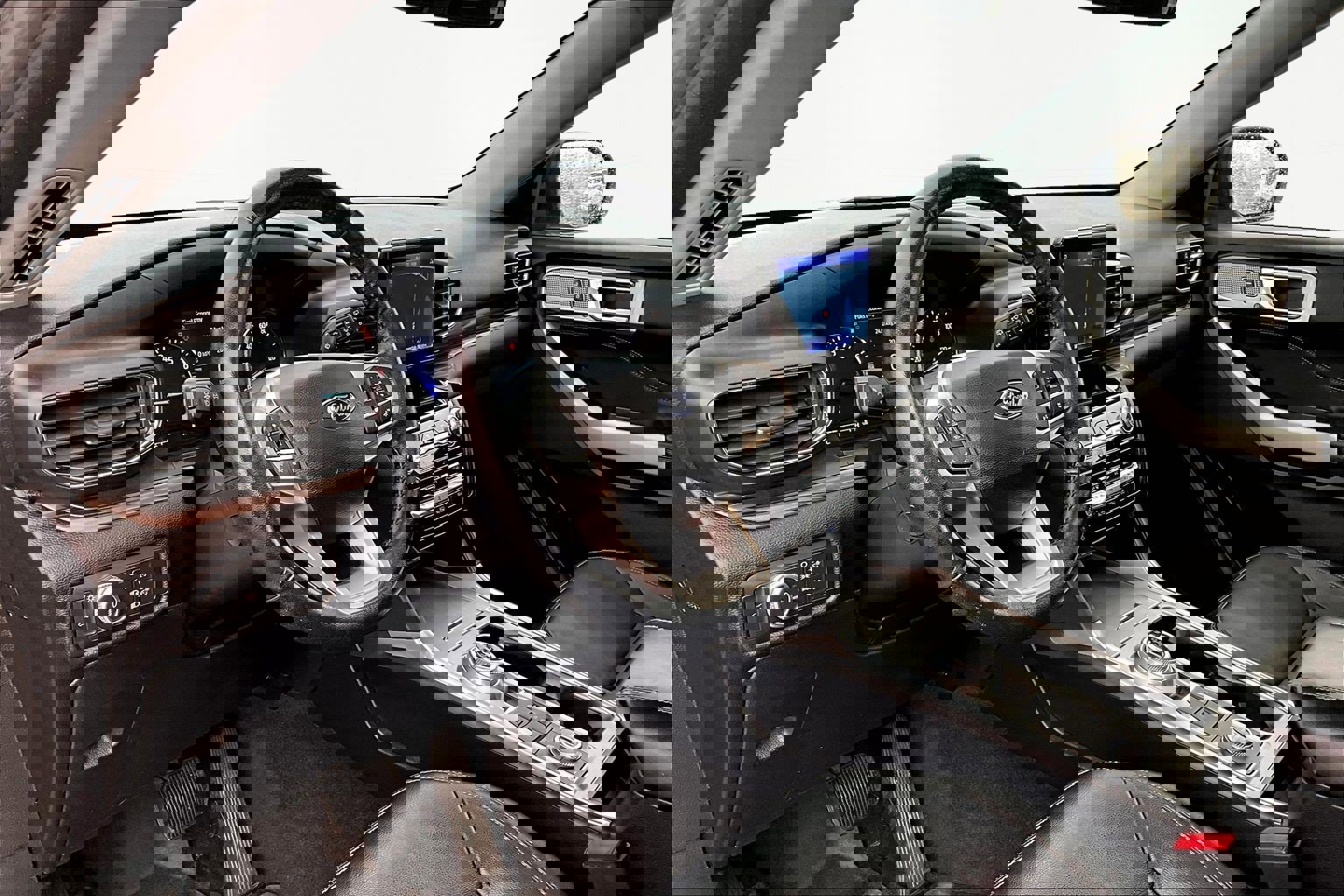 Used 2021 Ford Explorer Limited w/ Equipment Group 301A image 17