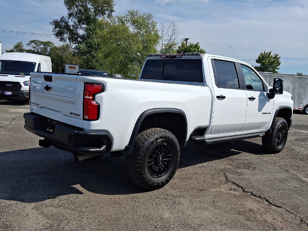Used 2025 Chevrolet Silverado 2500 ZR2 w/ Technology Package AWD/4WD image 12