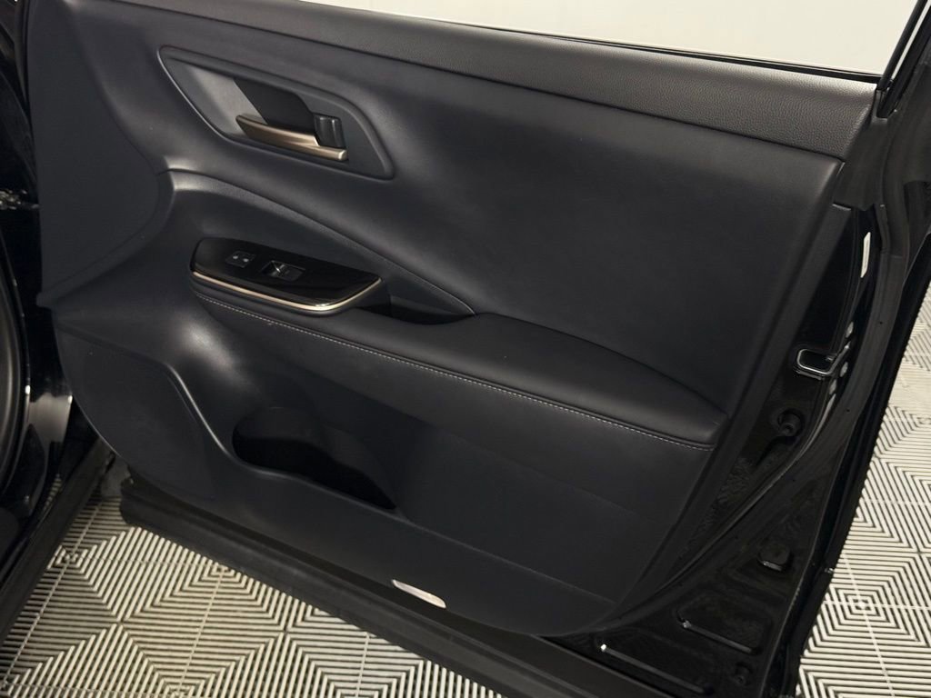 Used 2025 Toyota Crown XLE image 34