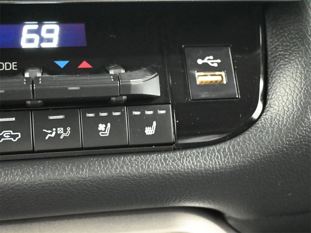 Used 2024 Toyota Tundra Limited image 15