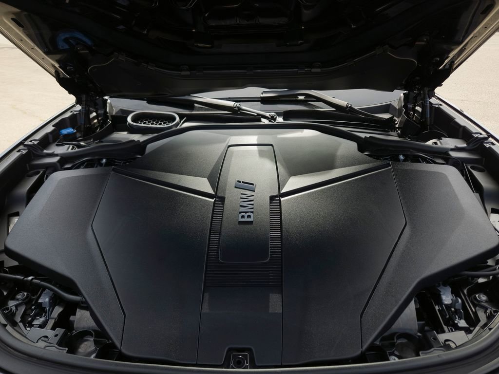 Used 2024 BMW i7 eDrive50 image 22