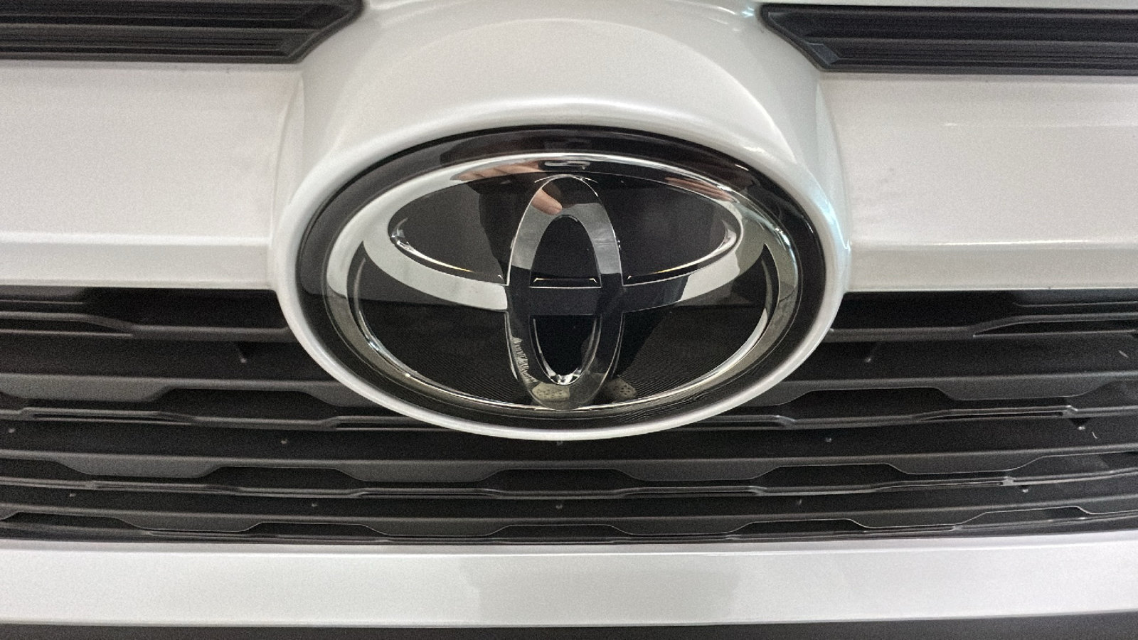 Used 2025 Toyota RAV4 XLE Premium w/ Weather Package AWD/4WD image 10