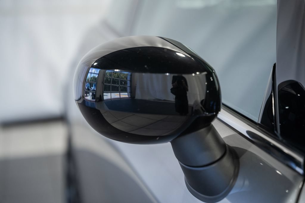 Used 2020 MINI Cooper 2-Door Hardtop FWD image 11