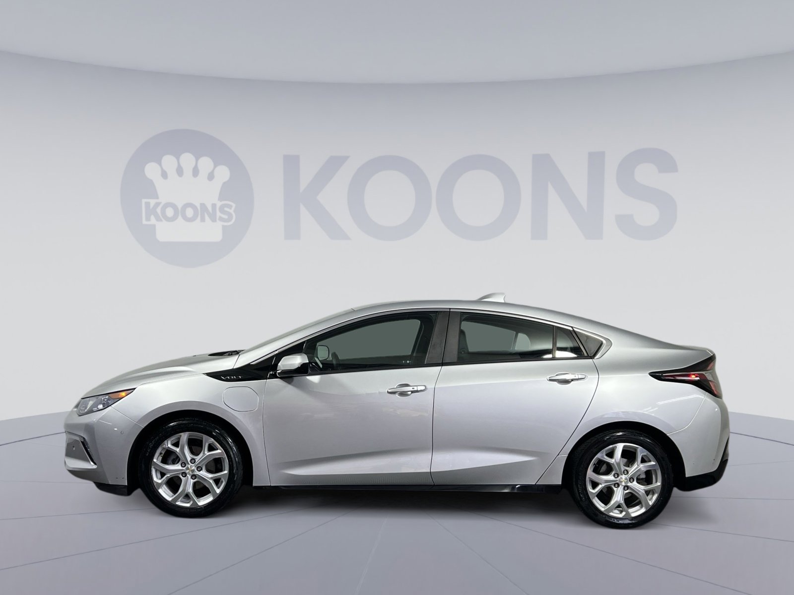 Used 2017 Chevrolet Volt Premier w/ Driver Confidence II Package image 2
