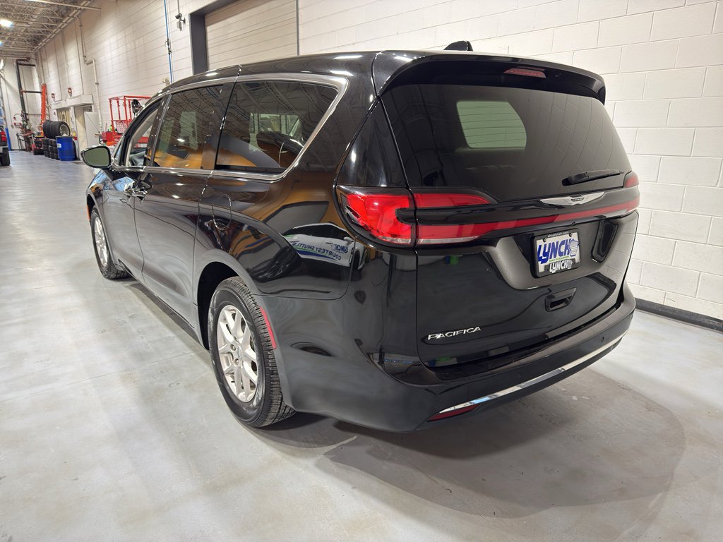 Used 2024 Chrysler Pacifica Touring-L image 44