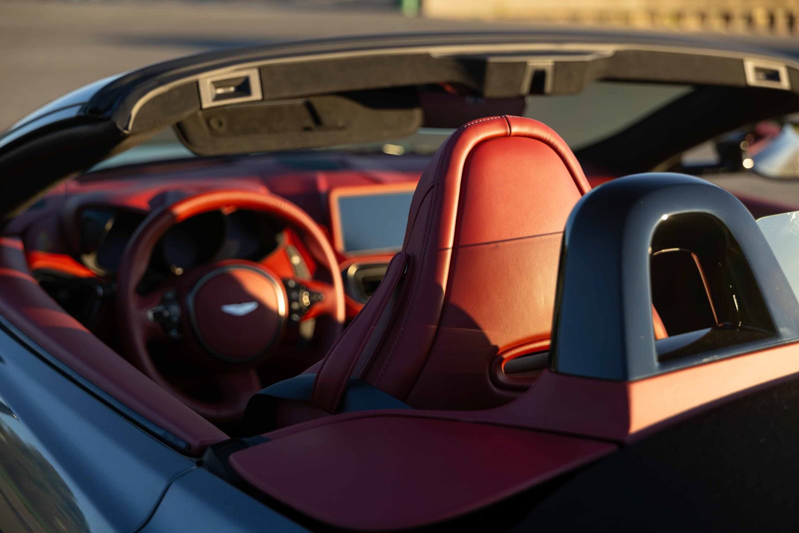 Used 2023 Aston Martin V8 Vantage Roadster RWD image 23