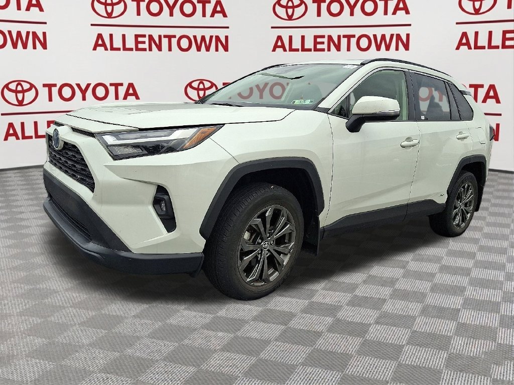 Used 2022 Toyota RAV4 XLE Premium AWD/4WD image 3