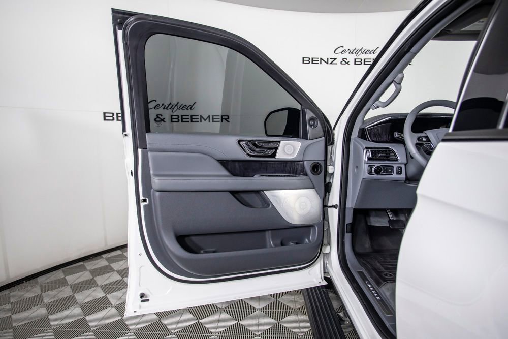 Used 2021 Lincoln Navigator Reserve AWD/4WD image 23