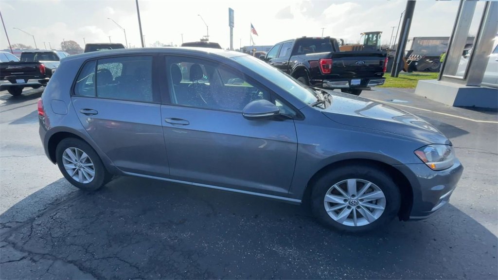 Used 2019 Volkswagen Golf S image 3