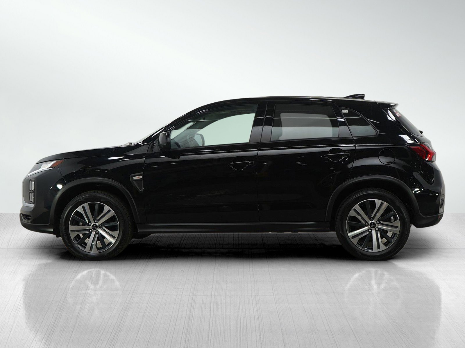 Used 2023 Mitsubishi Outlander Sport ES AWD/4WD image 2