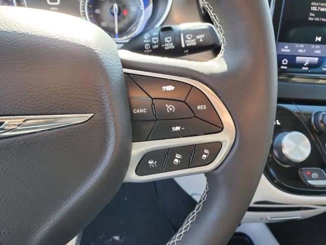 Used 2022 Chrysler Pacifica Touring-L image 24