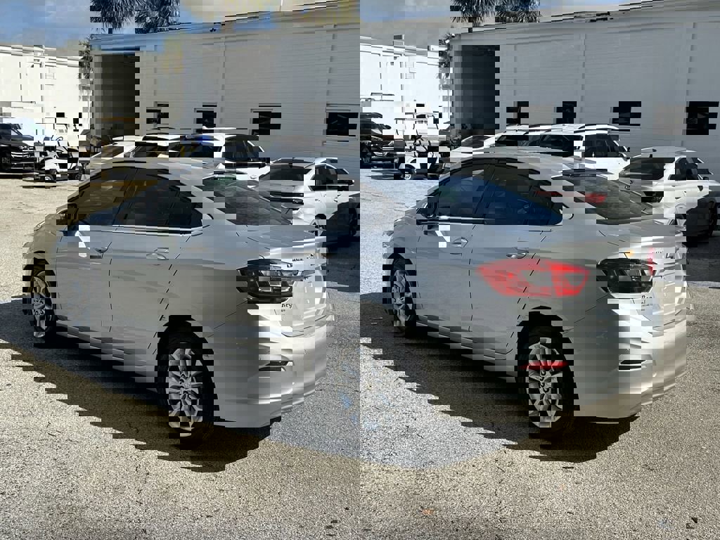 Used 2019 Chevrolet Cruze LT w/ Convenience Package image 7