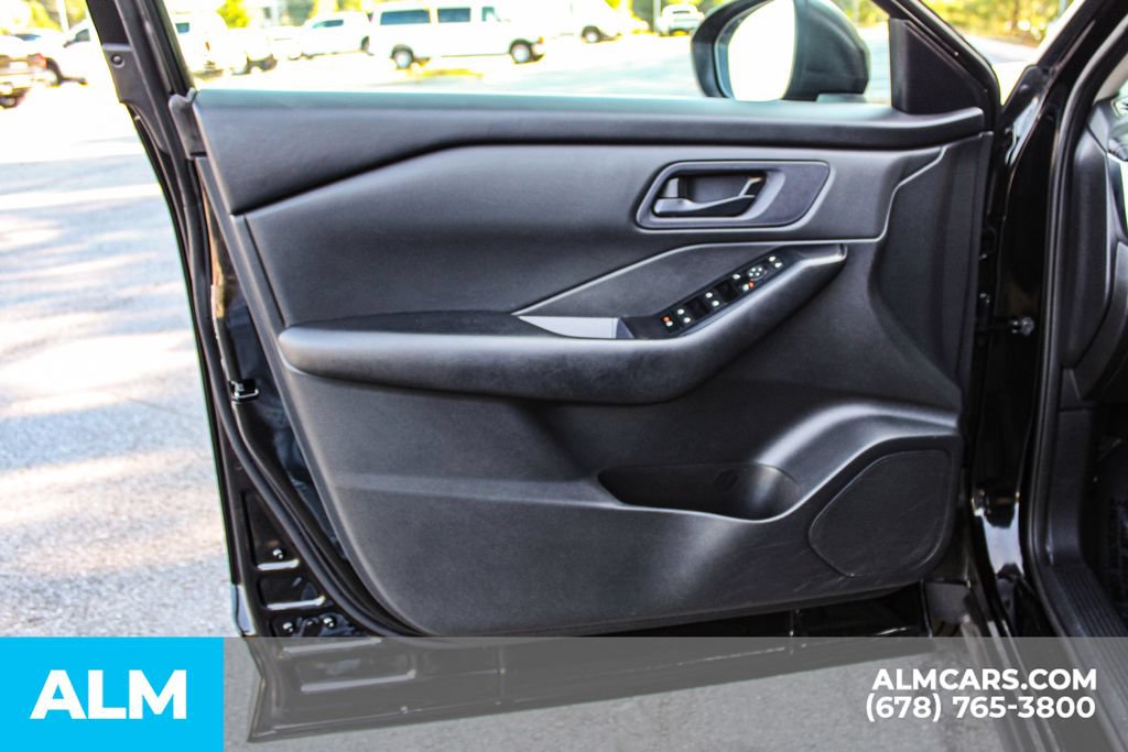Used 2024 Nissan Rogue S FWD image 35