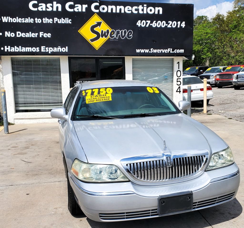 Used 2003 Lincoln Town Car Executive image 4