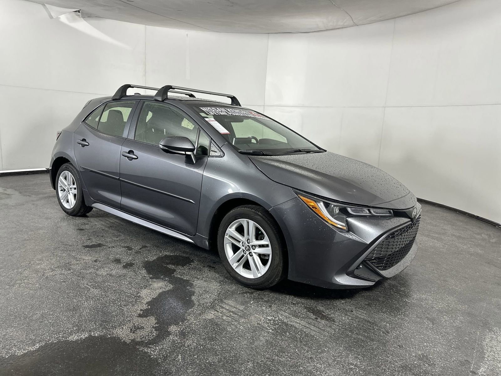 Used 2022 Toyota Corolla SE w/ SE Preferred Package image 2