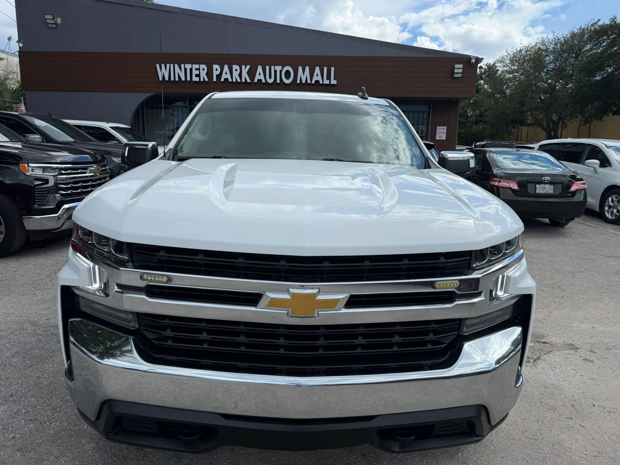 Used 2021 Chevrolet Silverado 1500 LT w/ Z71 Off-Road Package AWD/4WD image 2