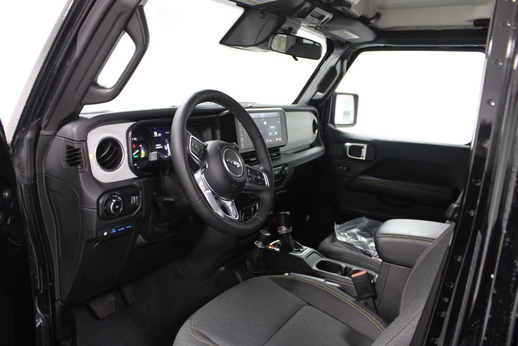 Used 2025 Jeep Wrangler Unlimited Sahara image 17