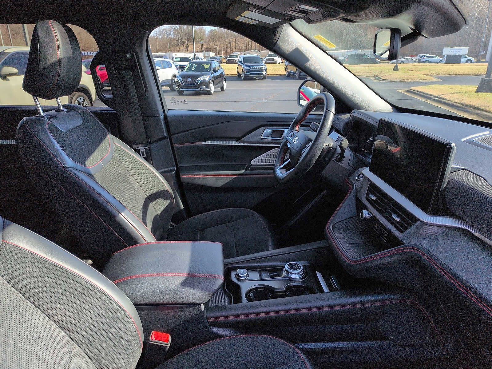 Used 2025 Ford Explorer ST image 10