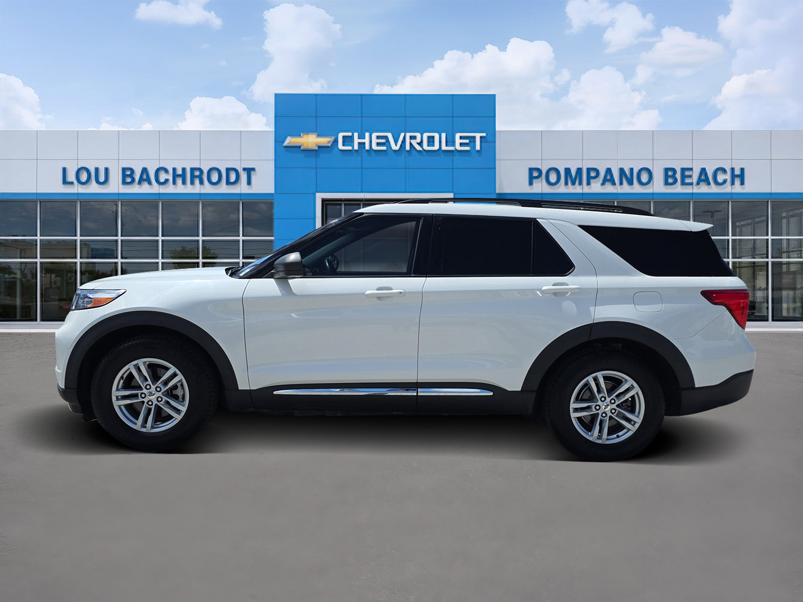 Used 2022 Ford Explorer XLT w/ Equipment Group 202A RWD image 4