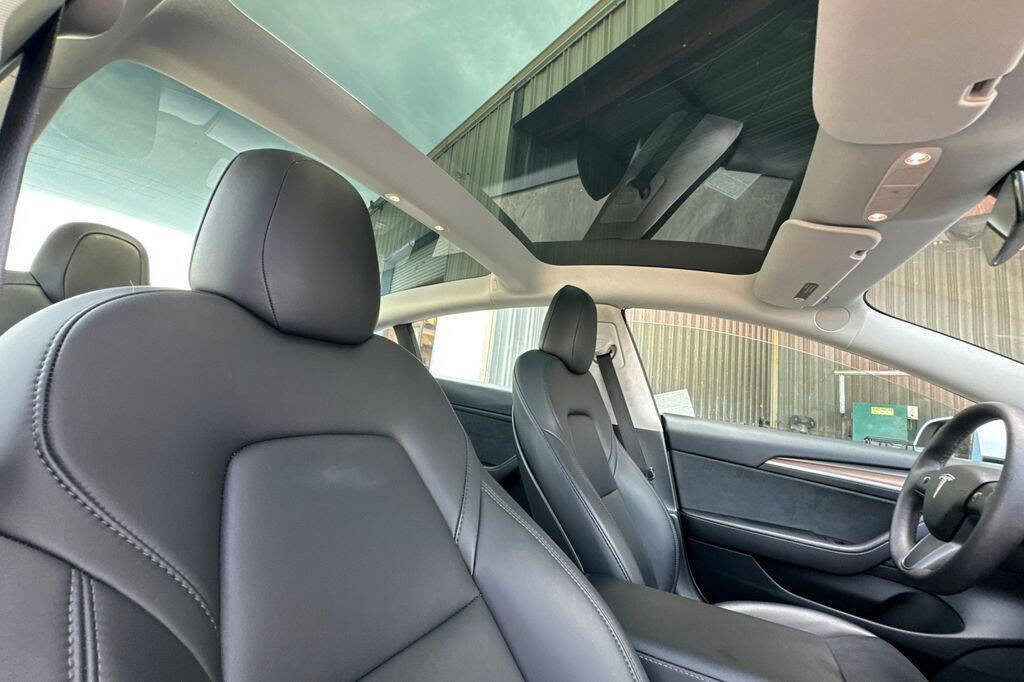 Used 2023 Tesla Model 3 Standard Range image 16