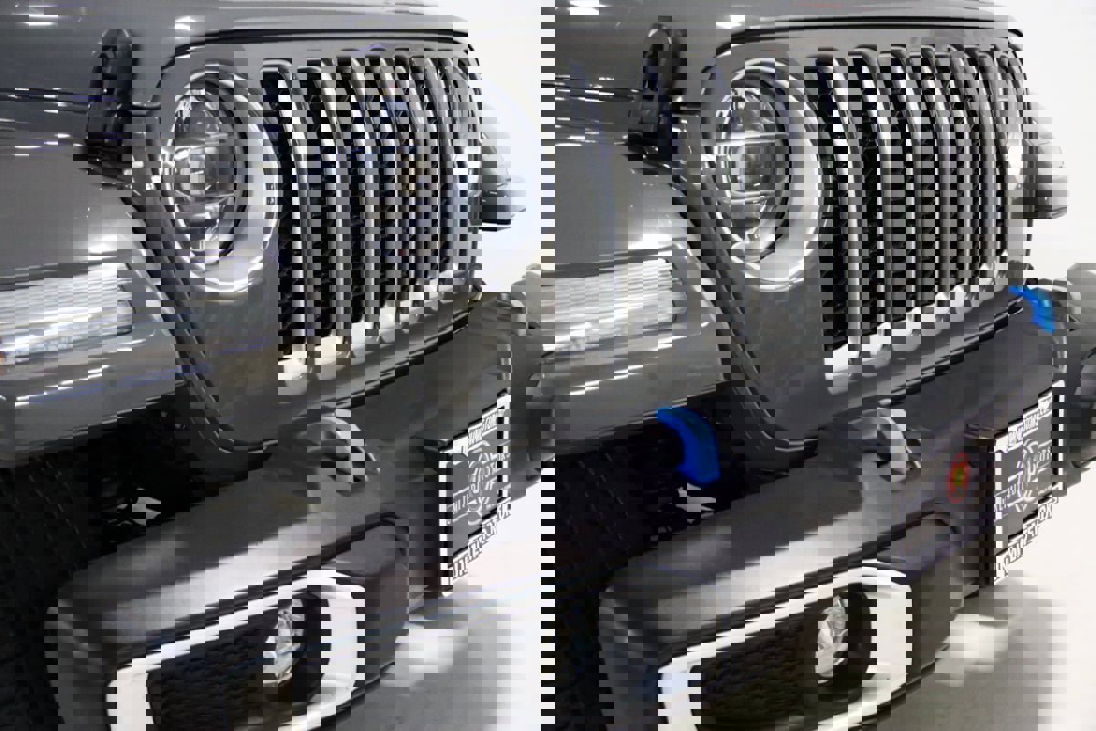 Used 2022 Jeep Wrangler Unlimited Sahara w/ Cold Weather Group image 33