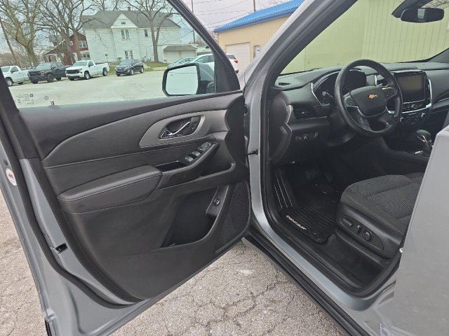 Used 2023 Chevrolet Traverse LT image 12