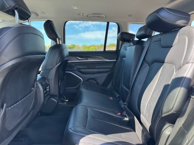 Used 2022 Jeep Grand Cherokee Limited AWD/4WD image 11