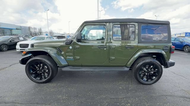 Used 2023 Jeep Wrangler Unlimited Sahara w/ Cold Weather Group AWD/4WD image 5