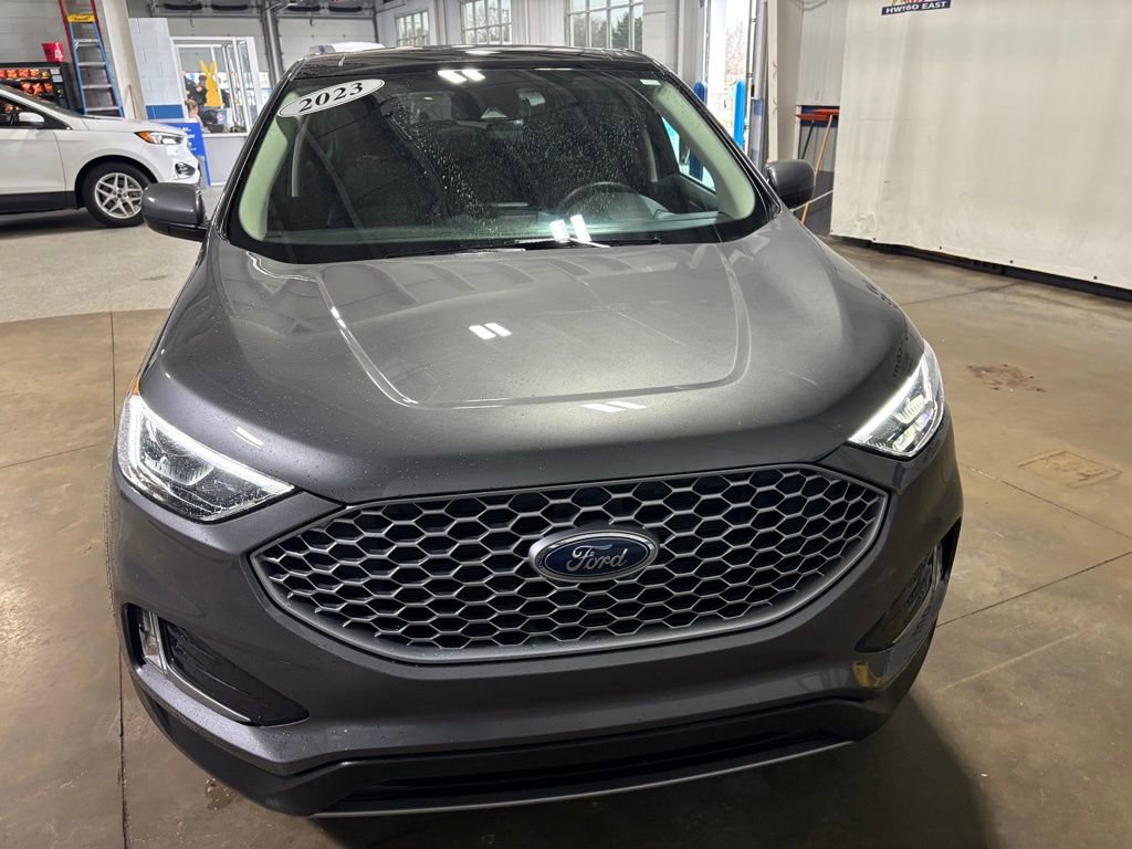 Used 2023 Ford Edge SEL w/ Convenience Package image 3