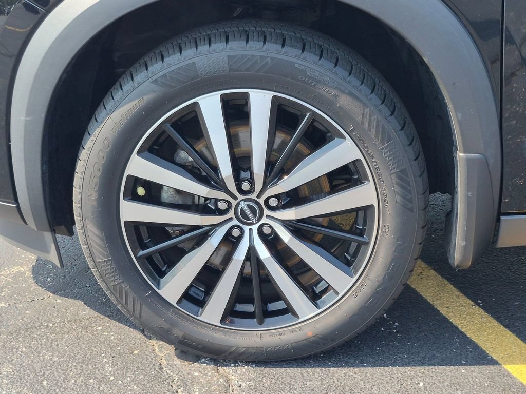 Used 2023 Nissan Pathfinder Platinum AWD/4WD image 9