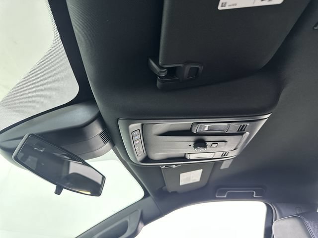 Used 2025 Chevrolet Suburban LT AWD/4WD image 19