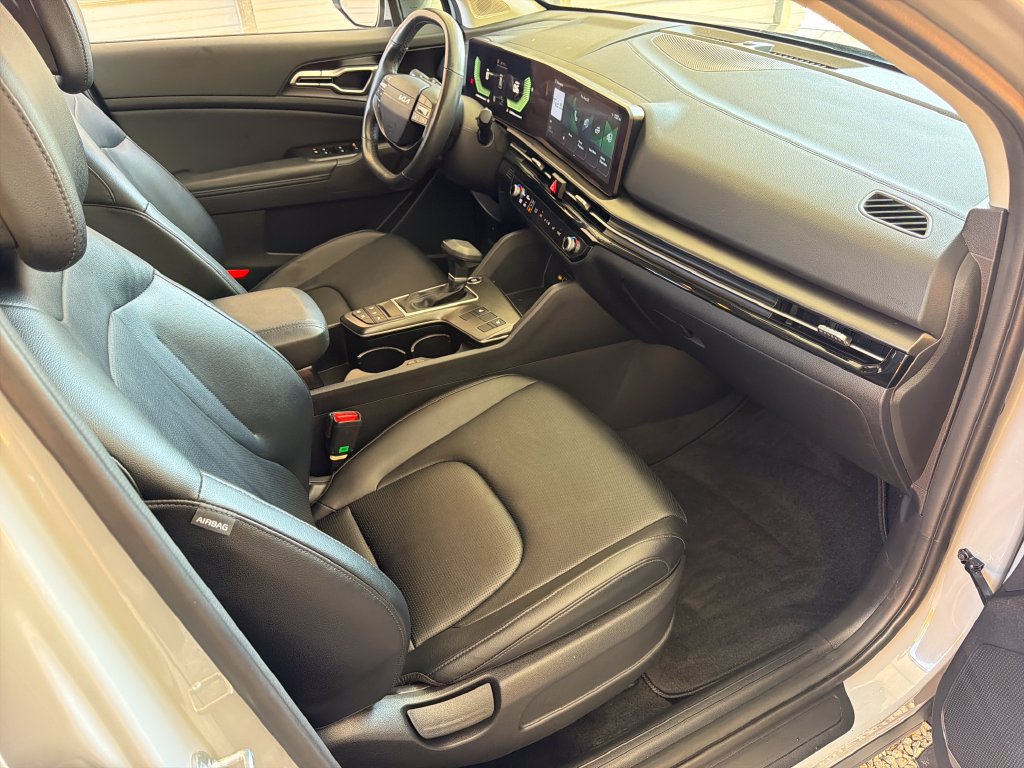 Used 2026 Kia Sportage EX FWD image 26