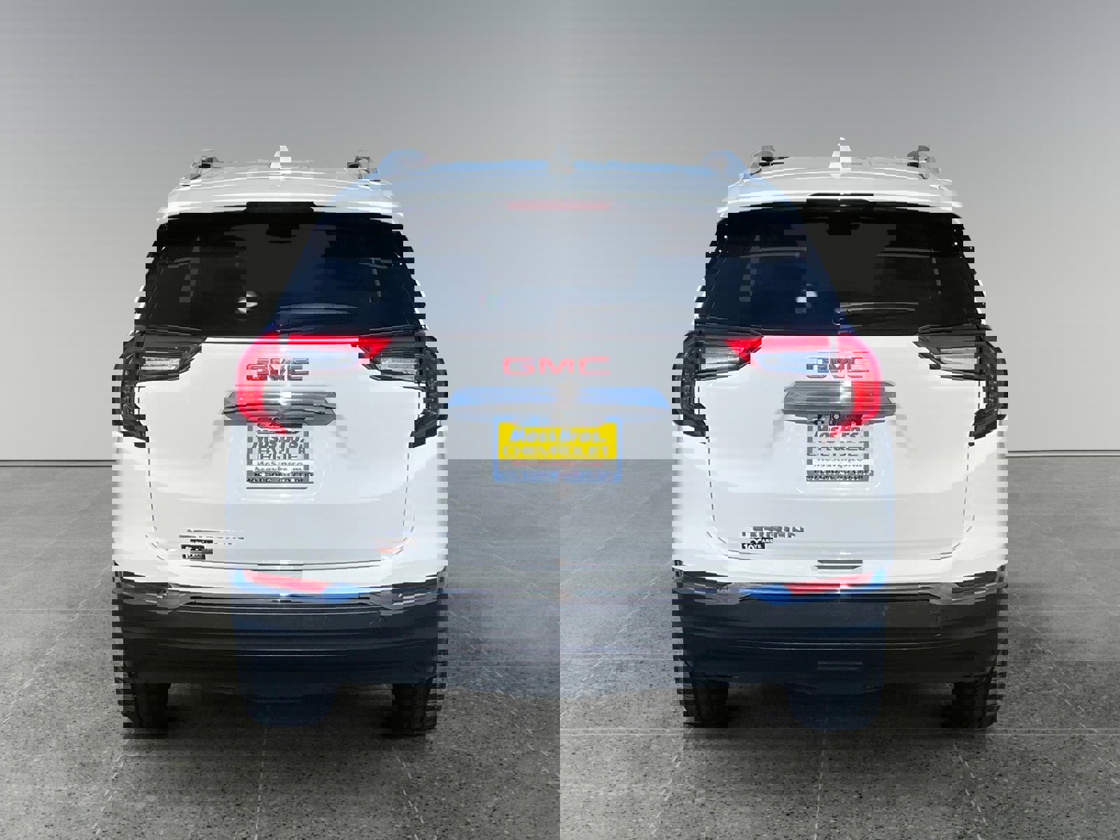 Used 2024 GMC Terrain SLT image 4