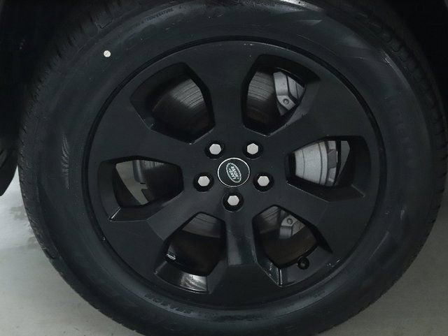 Used 2023 Land Rover Defender 110 SE image 40