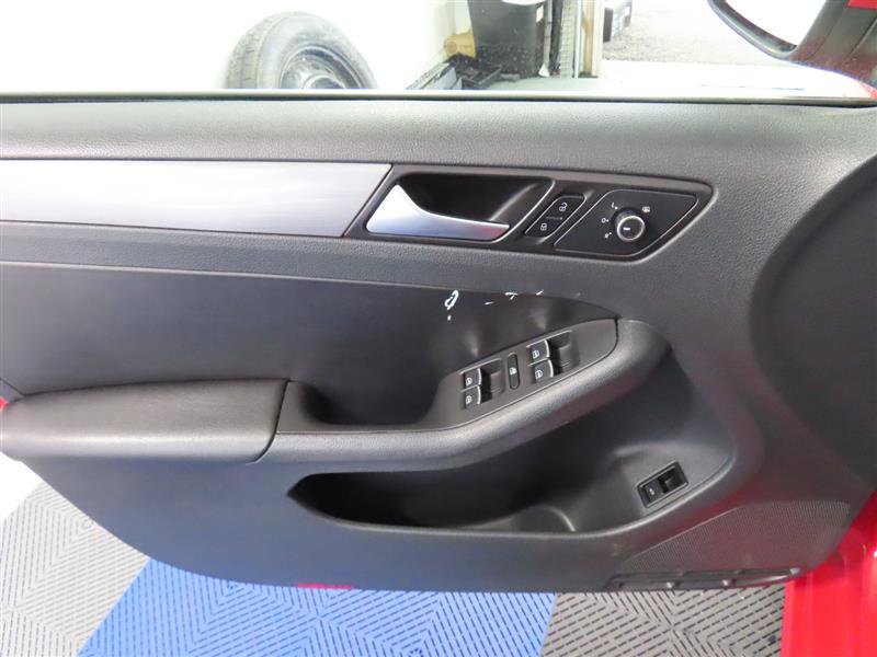 Used 2014 Volkswagen Jetta TDI FWD image 16