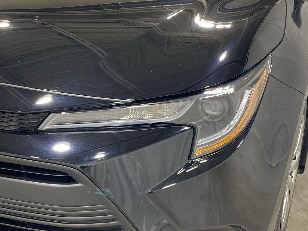 Used 2025 Toyota Corolla LE image 29