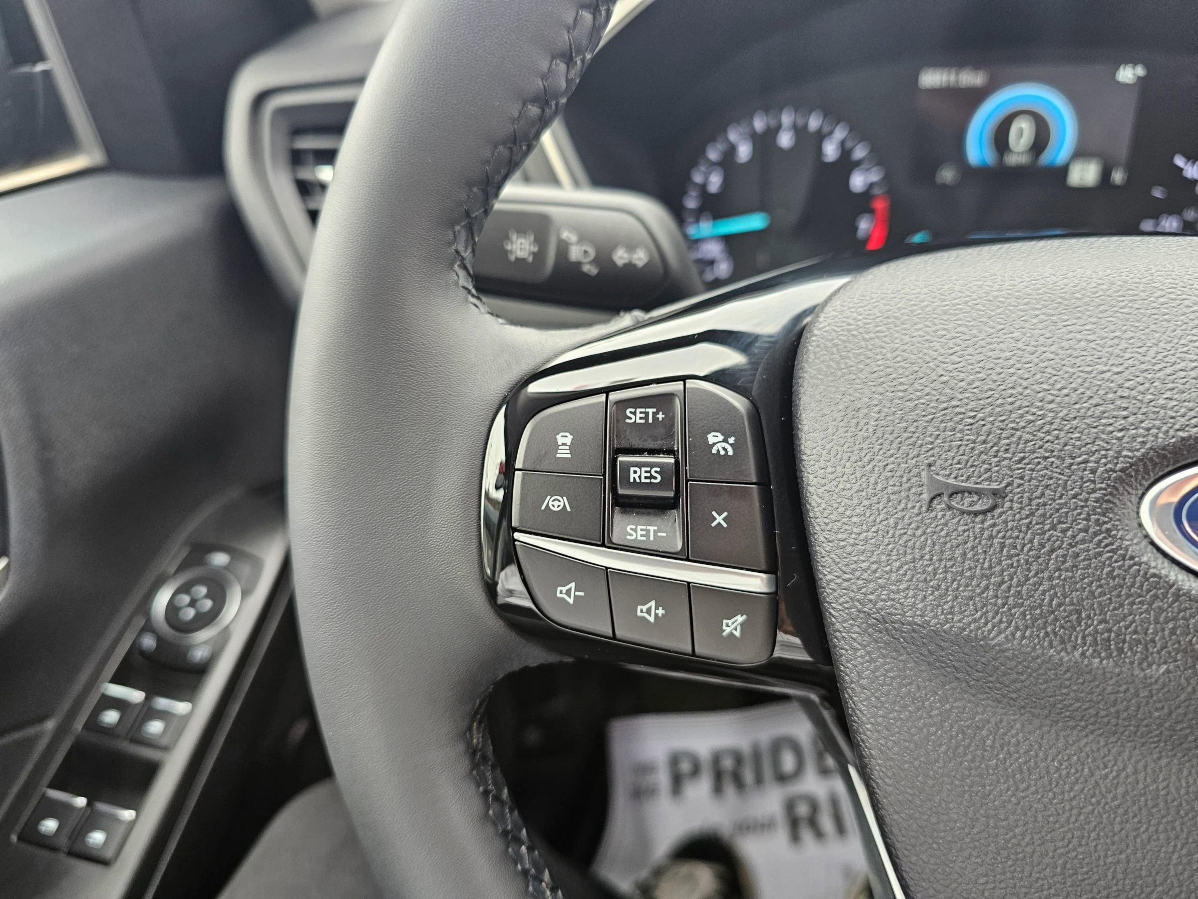 Used 2022 Ford Escape SEL image 18