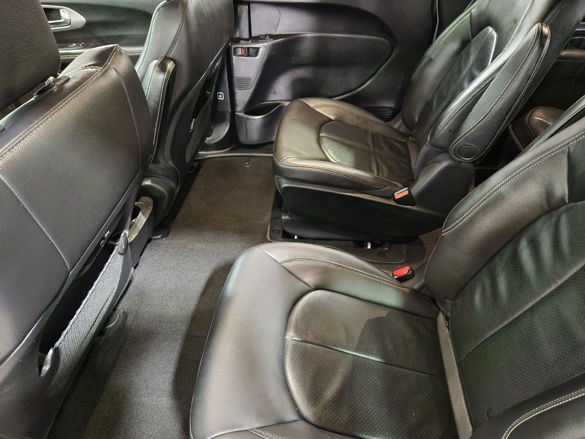 Used 2021 Chrysler Pacifica Touring-L w/ S Appearance Package image 52