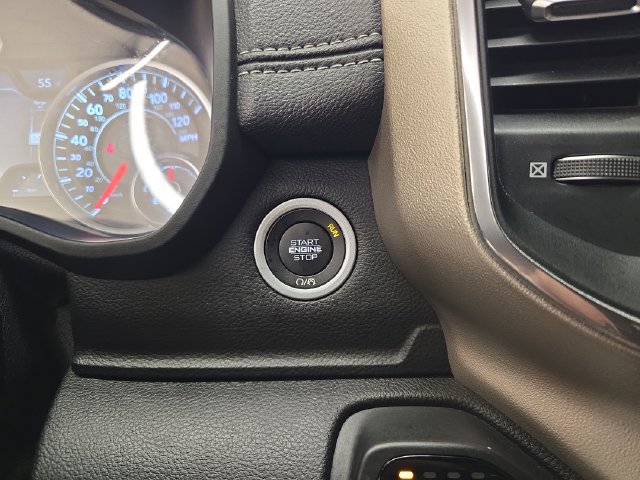 Used 2019 RAM 1500 Laramie AWD/4WD image 30