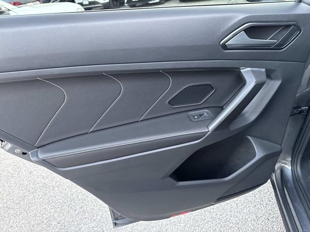 Certified 2023 Volkswagen Tiguan SE w/ Panoramic Sunroof Package image 9