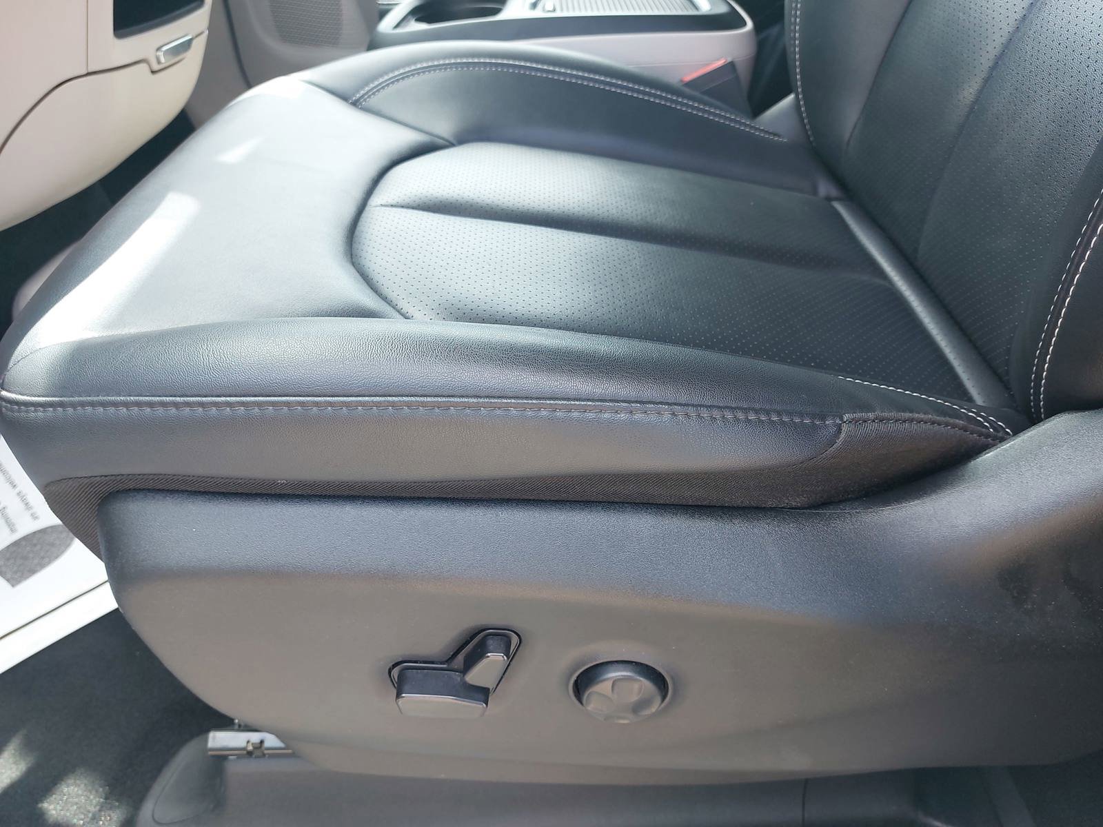 Used 2024 Chrysler Pacifica Select image 31