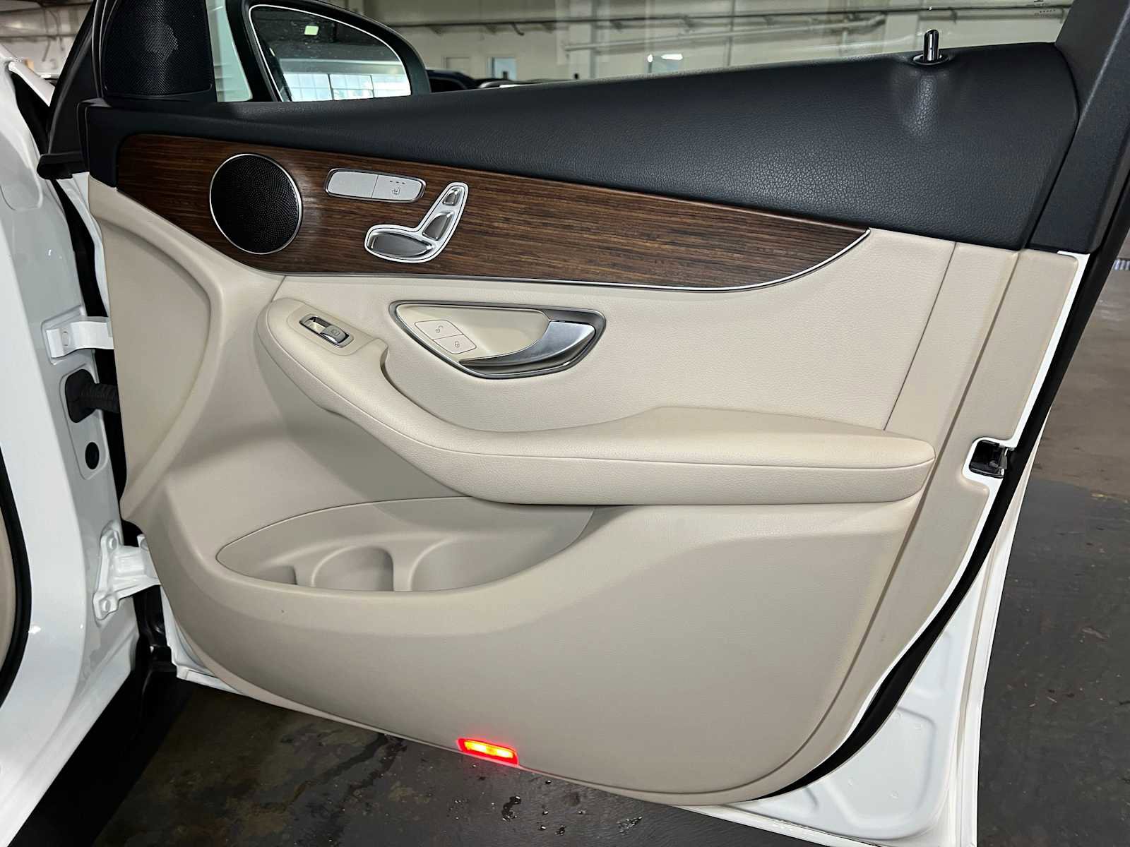 Used 2022 Mercedes-Benz GLC 300 4MATIC image 10