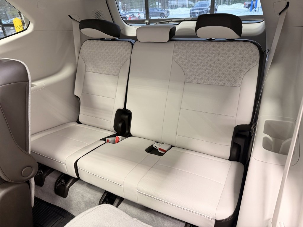 Used 2024 GMC Acadia Denali image 15