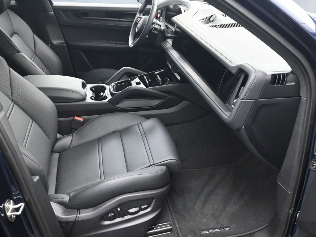 Certified 2026 Porsche Cayenne GTS image 11