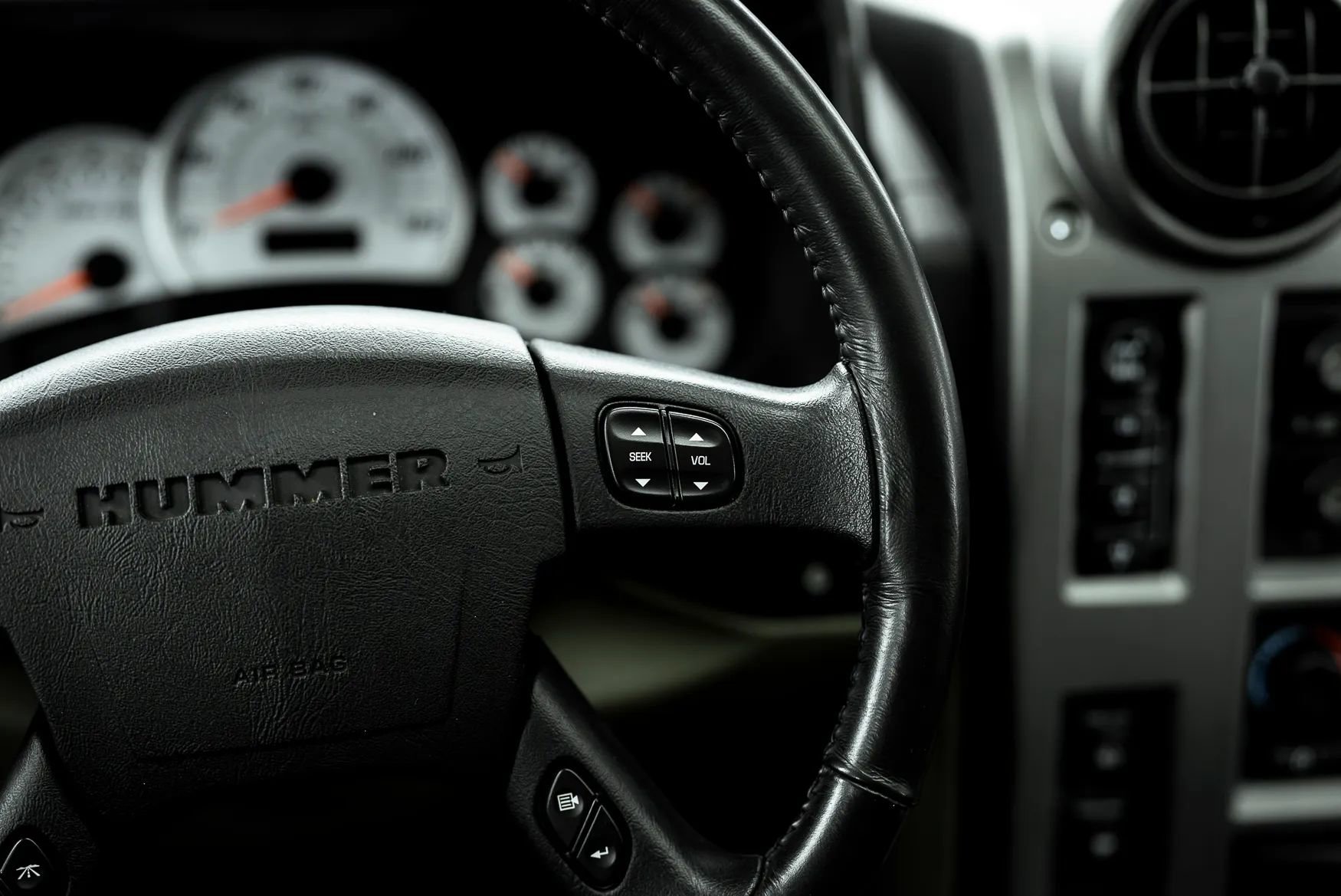 Used 2003 HUMMER H2 w/ Preferred Equipment Group AWD/4WD image 37