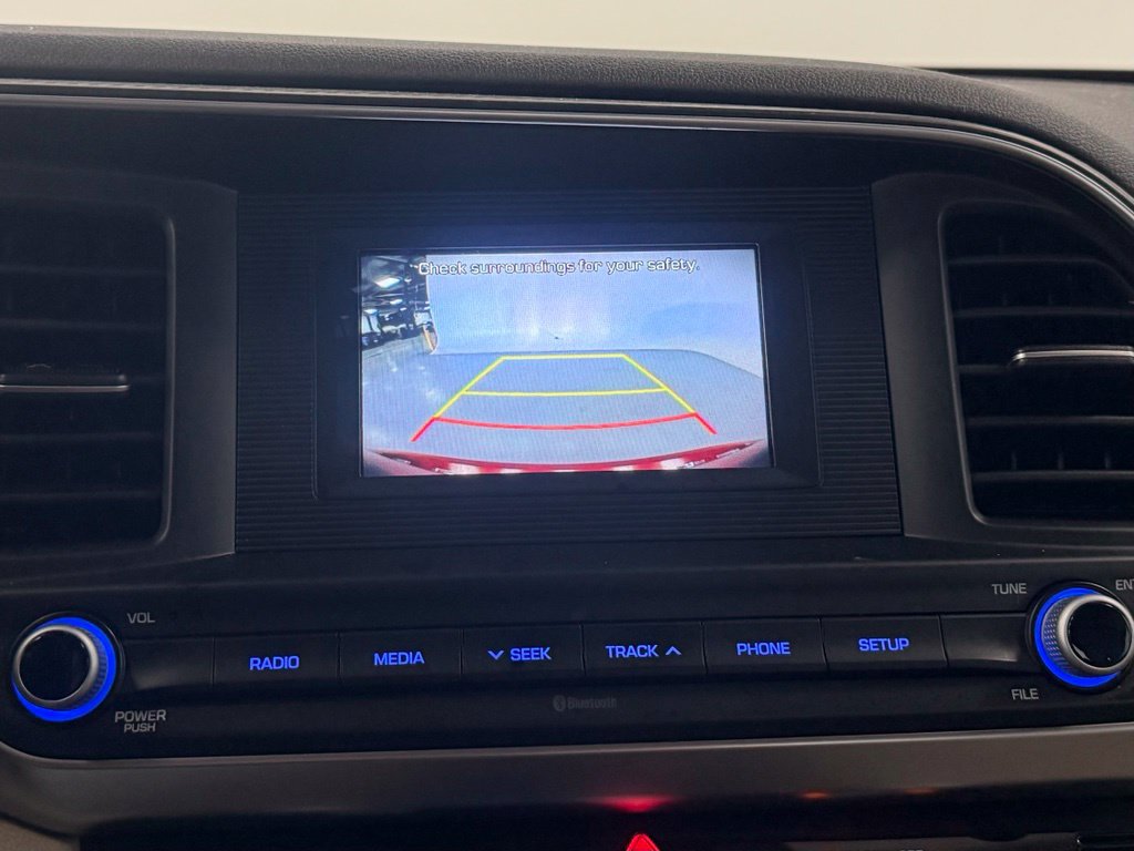 Used 2020 Hyundai Elantra SE FWD image 19
