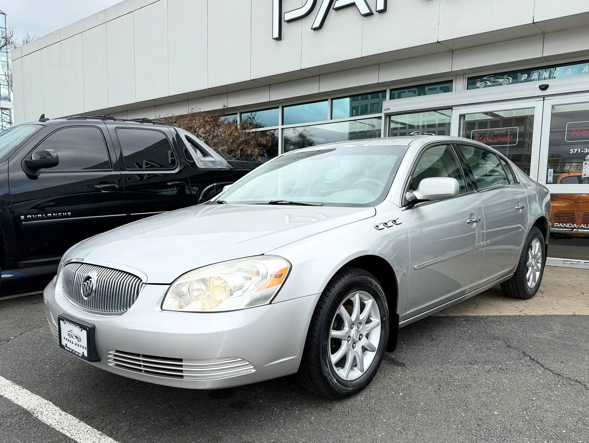 Used 2008 Buick Lucerne CXL w/ Driver Confidence Package image 3