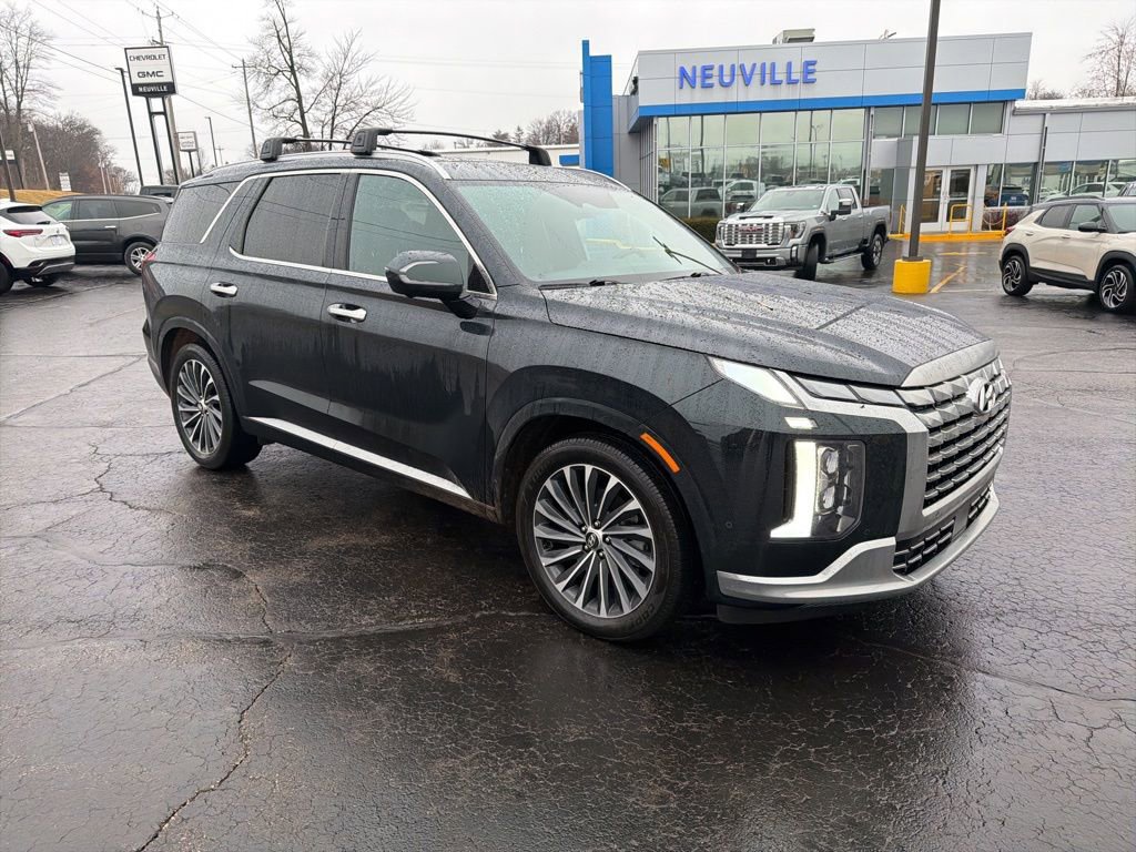 Used 2023 Hyundai Palisade Calligraphy image 2