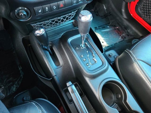 Used 2015 Jeep Wrangler Unlimited Rubicon image 21